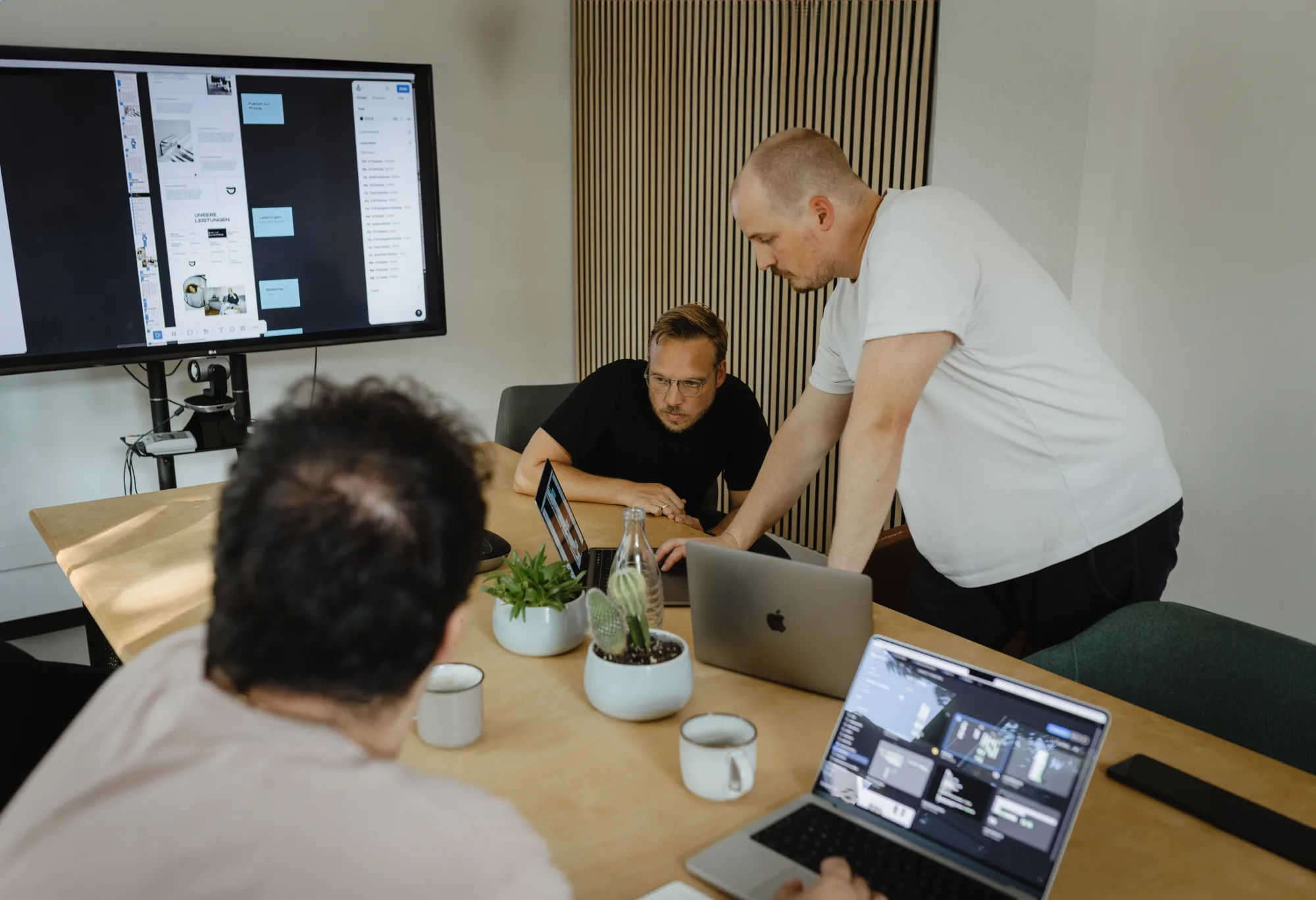 Das CONCRETE-Team bei der gemeinsamen Sichtung und Bewertung von Designentwürfen
